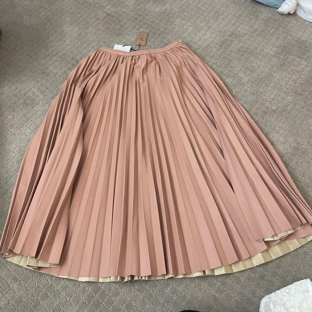 NWT Nude/Bluck pleated leather skirt